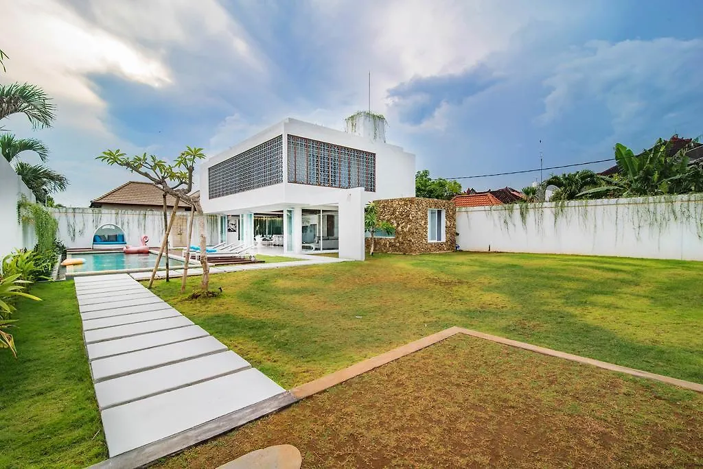 Villa Kamag Seminyak סמיניאק
